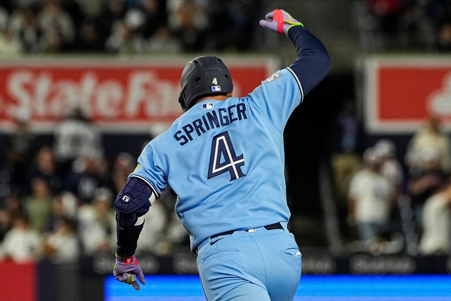Les Blue Jays remportent un match décisif contre les Yankees dans une série partagée.