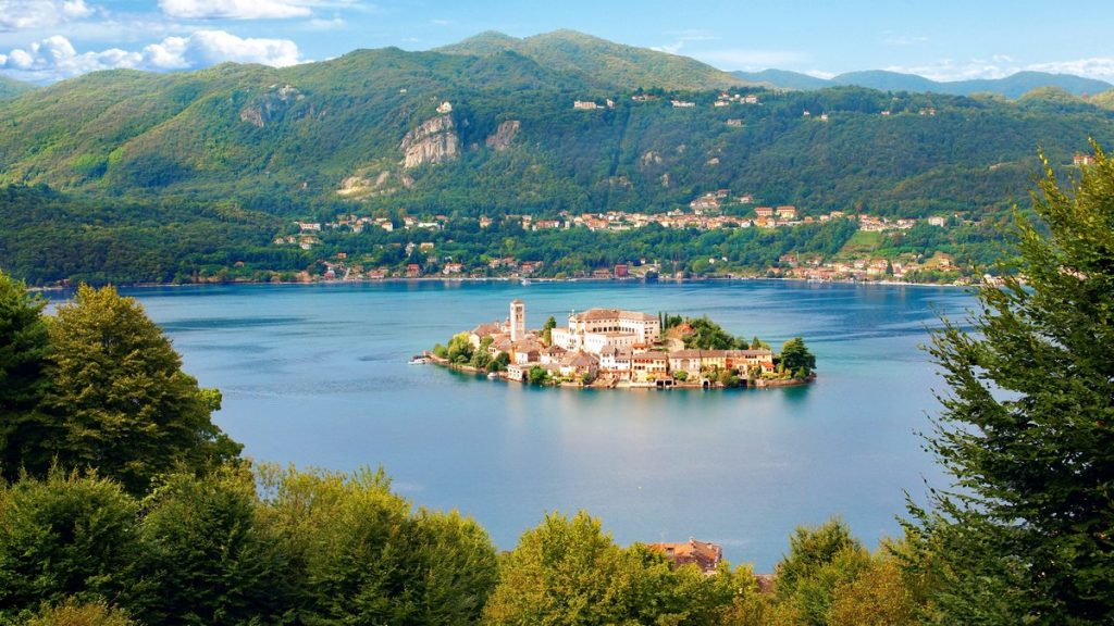 Lacs italiens : trois destinations pour des escapades romantiques à explorer