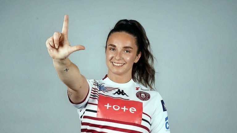 Lauréane Biville, blessée, rejoint Wigan pour un nouveau défi en Angleterre.