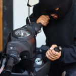 Un motard retrouve son véhicule volé sur Leboncoin et organise un rendez-vous avec les voleurs.