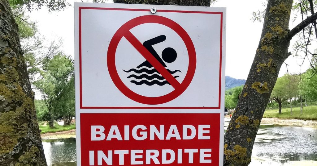 Baignade interdite dans le gave de Pau en raison de la pollution de l’eau.