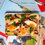 Recette de salade de pommes de terre au thon et œufs durs avec harissa et câpres.