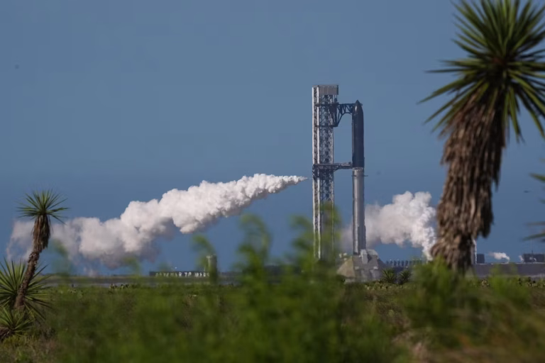 SpaceX reporte le lancement de la fusée Starship en raison de problèmes techniques.