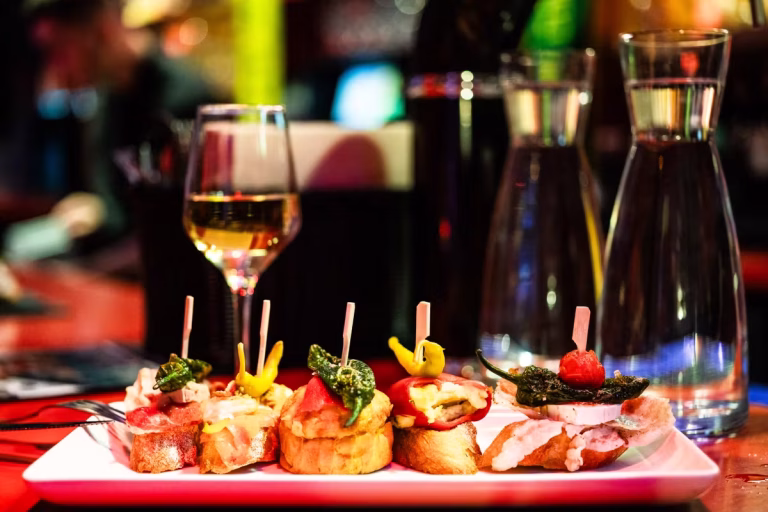 Saint-Sébastien renforce son identité culinaire avec des initiatives gastronomiques locales.