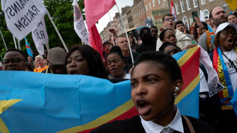 Colère en Irlande après la mort d’un Congolais, rappel de l’affaire George Floyd