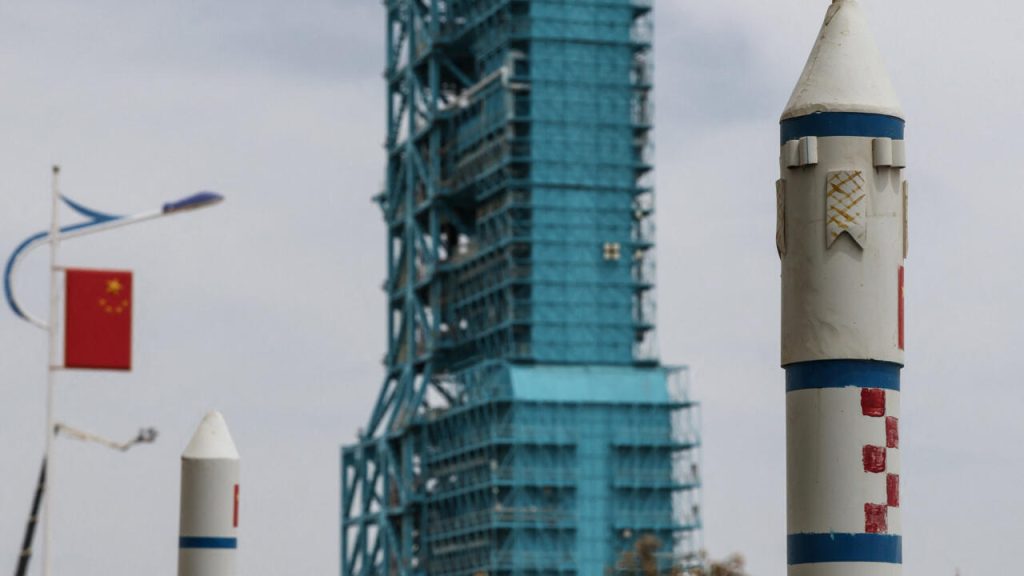 La Chine envoie trois taïkonautes dans l’espace, l’un d’eux restera un an à Tiangong.