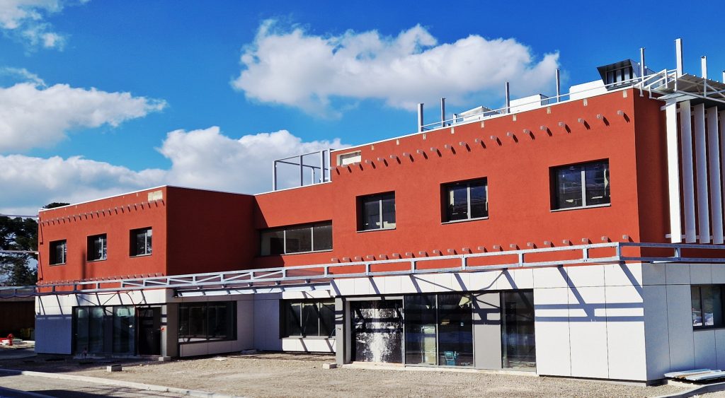 La Maison des consultations Paule Birot-Valon ouvre ses portes à Arles pour des soins médicaux.