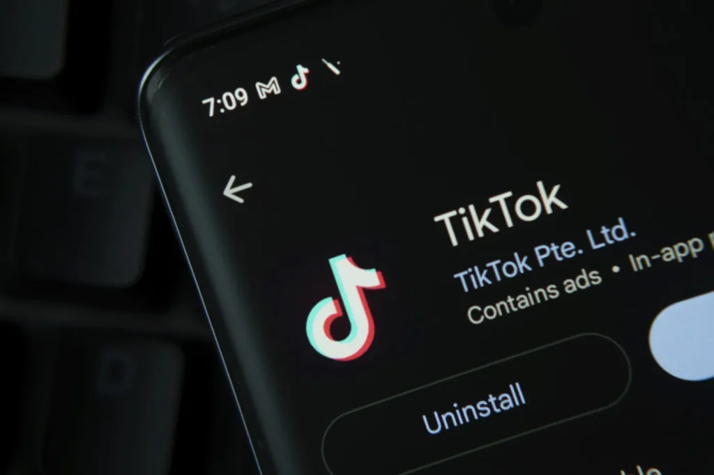 Albanie : le gouvernement lève l’interdiction de TikTok pour les utilisateurs.