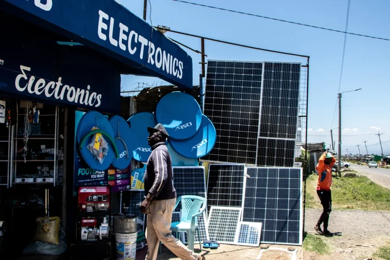 Kenya : la croissance des énergies renouvelables soulève des inégalités d’accès.