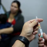 En Argentine, la baisse de la couverture vaccinale soulève des inquiétudes sanitaires.