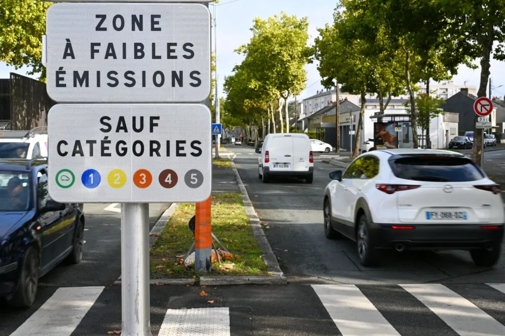 Le Conseil constitutionnel valide les « ZFE » et le « ZAN » dans la loi de simplification.