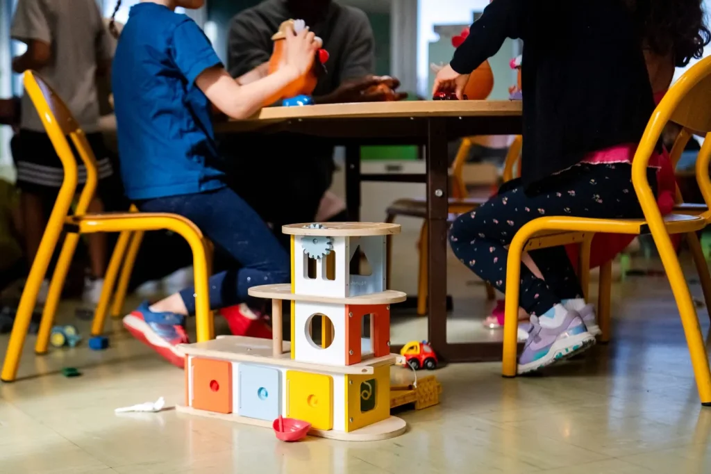 Violences sexuelles sur enfants : deux animateurs de Périscolaire à Paris écroués