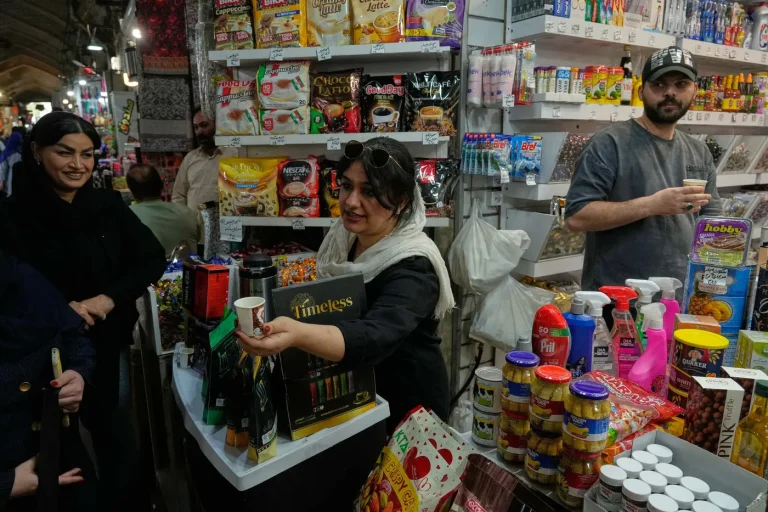 Guerre en Iran : inflation et pressions économiques rendent la vie quotidienne insupportable.