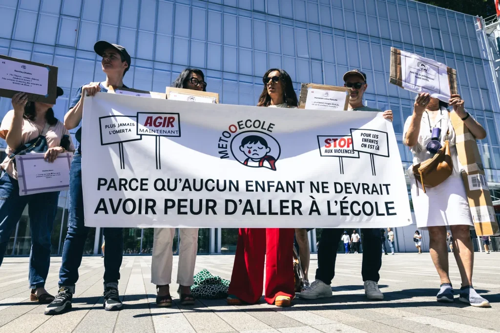 Périscolaire à Paris : un animateur conteste des accusations d’agressions sexuelles au tribunal.