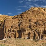 Guerre au Moyen-Orient : les compagnies aériennes modifient leurs itinéraires pour les voyageurs.