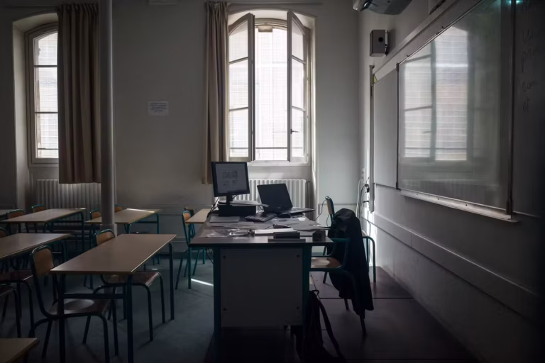 La plupart des collèges et lycées manquent de personnel nécessaire selon une étude.