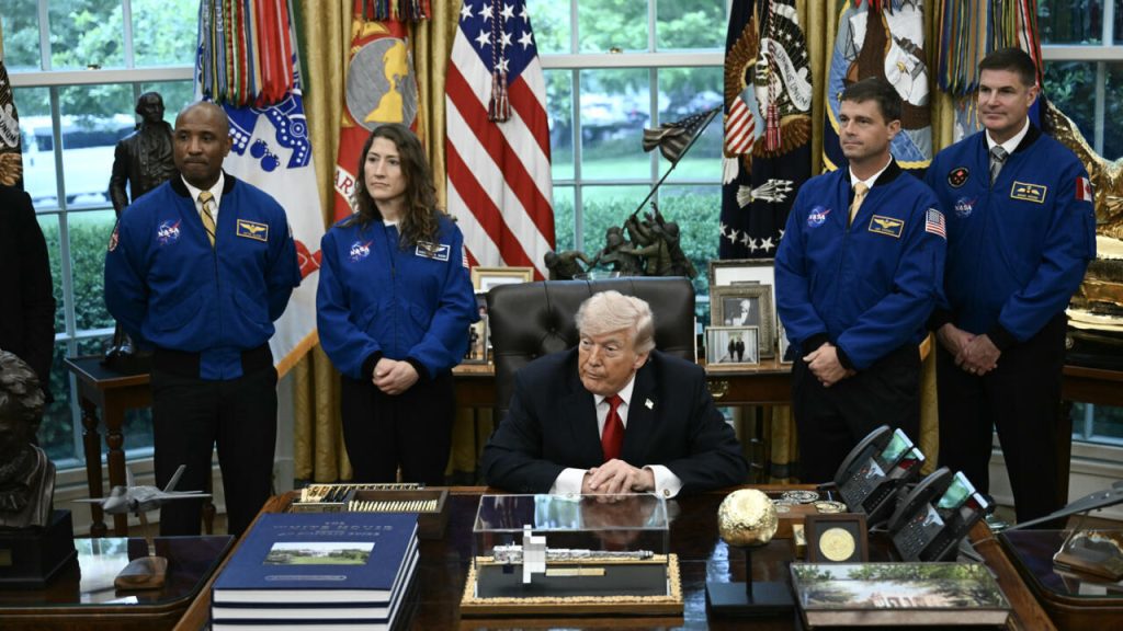 Donald Trump évoque un retour des Américains sur la Lune avant la fin de son mandat.