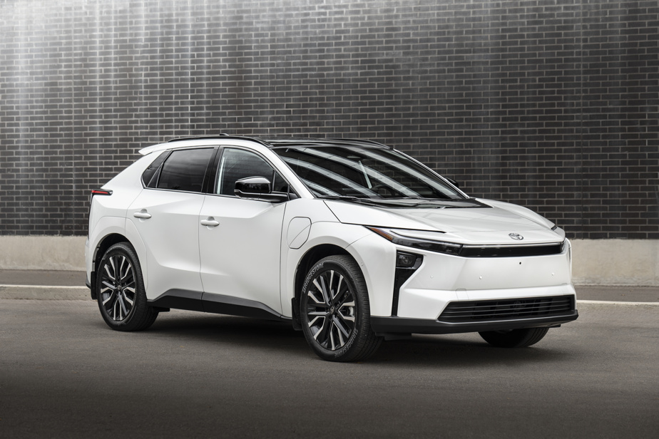 Essai routier du Toyota bZ : évaluation des performances et des technologies embarquées.