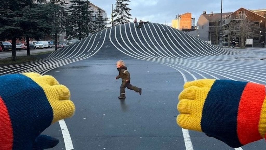 Au Danemark, les enfants prennent plus de risques, favorisant leur bien-être.