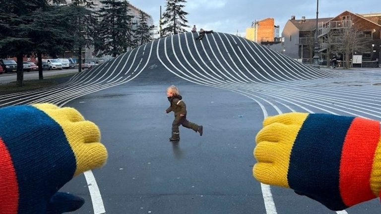 Au Danemark, les enfants prennent plus de risques, favorisant leur bien-être.