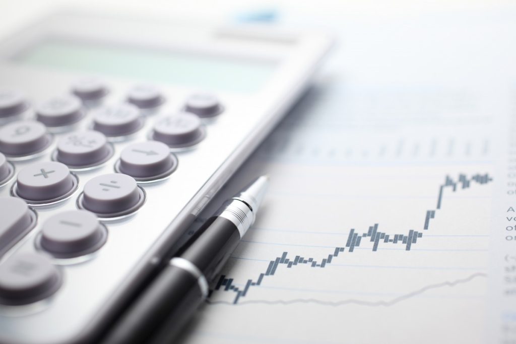 Le Smic horaire augmente à 12,31 € en France, modifiant les conditions de travail.