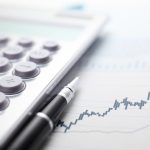 Le Smic horaire augmente à 12,31 € en France, modifiant les conditions de travail.