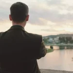 Un ingénieur refuse une offre de 100 000 € par an pour des raisons professionnelles.