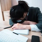 Employée en arrêt maladie, elle obtient 20 000 € contre son employeur sanctionné.
