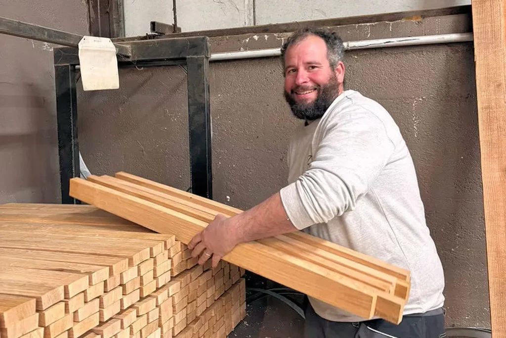 Un artisan méconnu génère un revenu mensuel de 2 000 € avec un métier traditionnel.