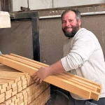 Un artisan méconnu génère un revenu mensuel de 2 000 € avec un métier traditionnel.
