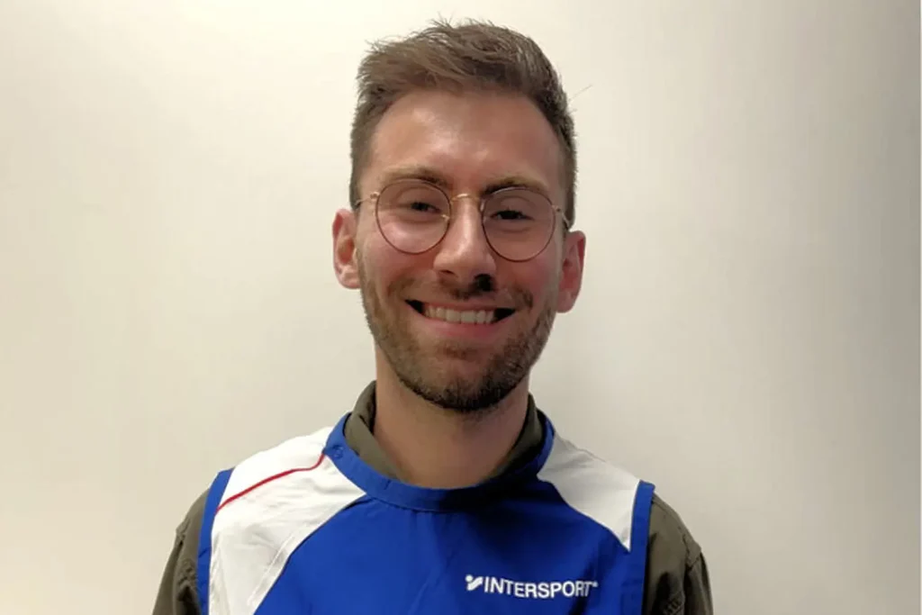 Directeur d’un magasin Intersport à 28 ans, un salaire mensuel révélé.