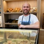 Antoine Baillargeon, chef québécois, ouvre un restaurant à Nassau avec une cuisine locale.