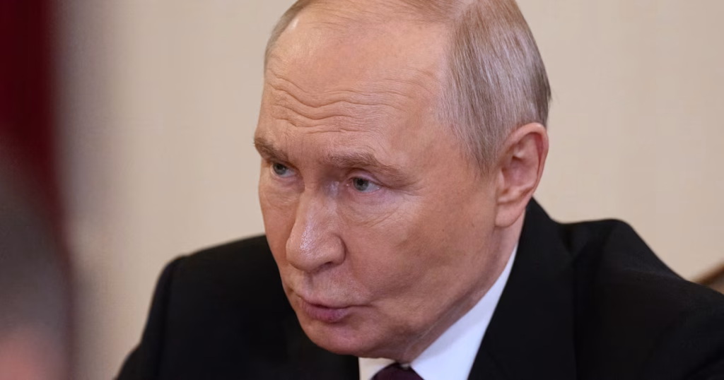 La Russie utilise des missiles hypersoniques Orechnik pour frapper Kiev en Ukraine.