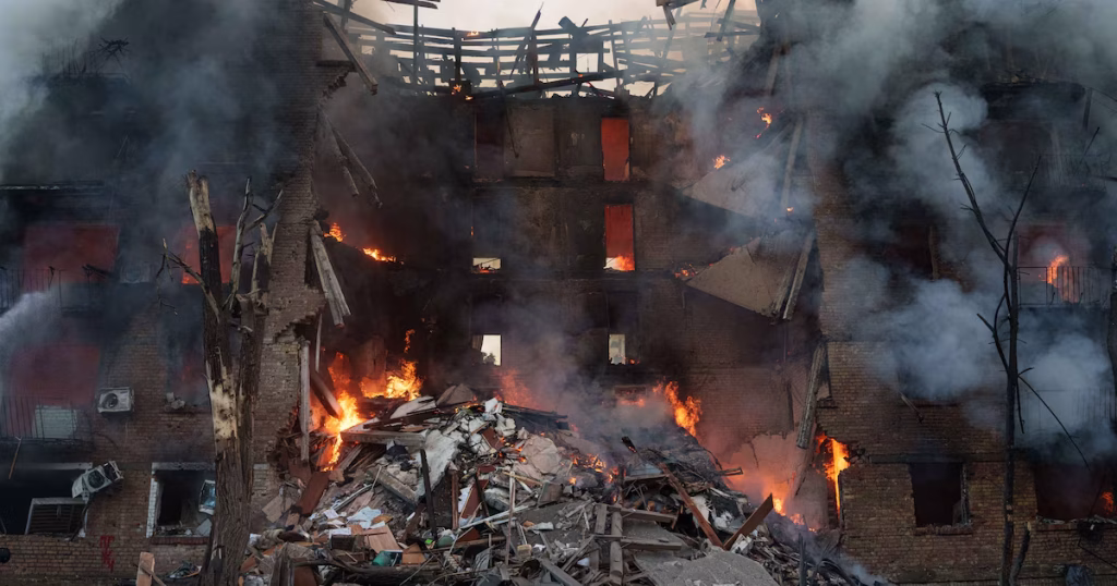 Attaque à Kiev : plusieurs morts, Zelensky accuse Moscou d’utiliser des missiles nucléaires