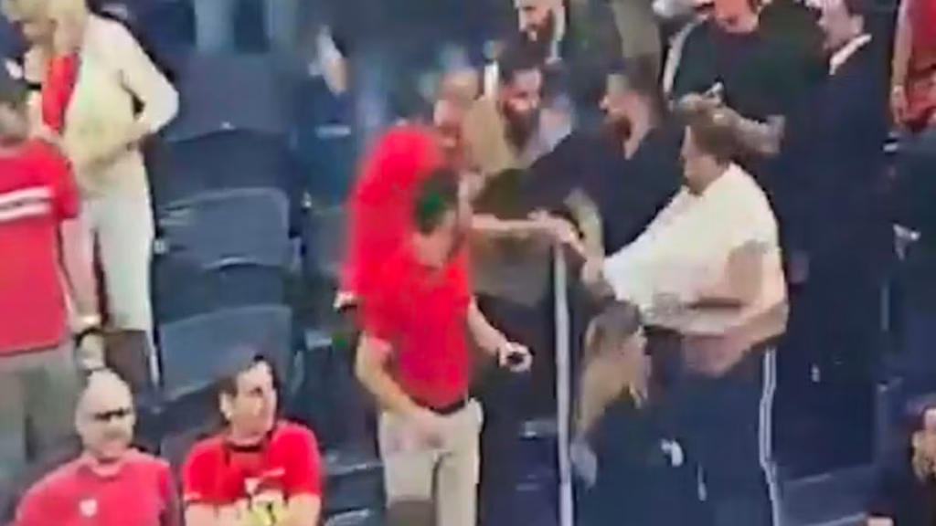 Evangelos Marinakis gifle le neveu du Premier ministre grec lors d’un événement officiel