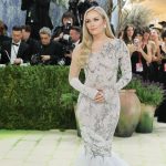 Lindsey Vonn marche sans béquilles après sa chute aux JO 2026 et assiste au Met Gala
