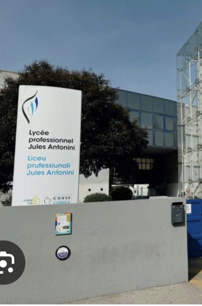 Foire du vin au lycée J. Antonini : l’association Savannah présente des producteurs locaux.
