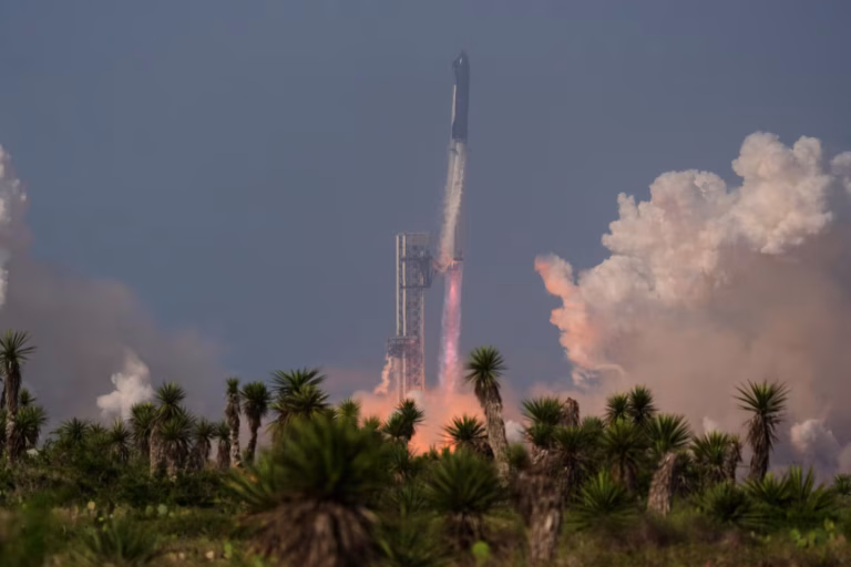 La fusée Starship de troisième génération réalise un vol d’essai avec des anomalies techniques.