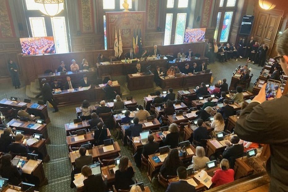 Conseil de Paris : vote d’un plan d’urgence de 20 millions d’euros pour le périscolaire, l’opposition demande des explications.