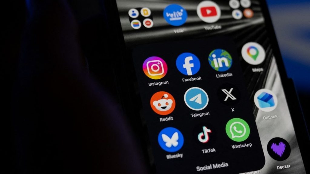 Les algorithmes des réseaux sociaux favorisent-ils des courants politiques en France ?