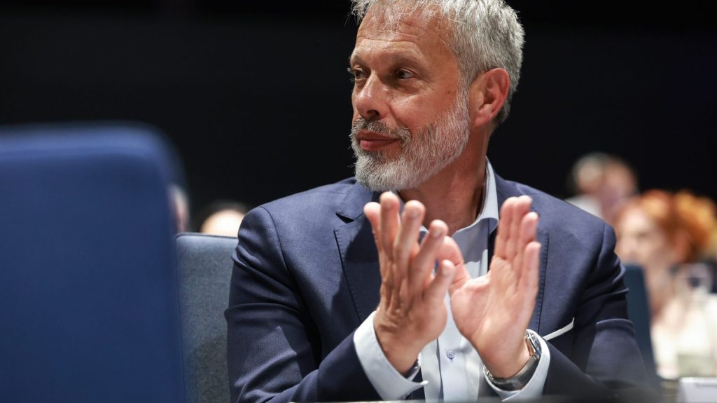 Démission du vice-président RN de Grand Besançon Métropole après des propos homophobes et racistes.
