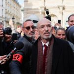 Laurent Mauvignier soutient une tribune contre Bolloré au festival de Cannes.