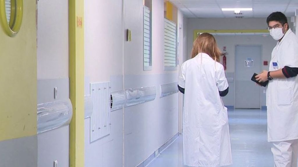 Disparition des lits d’hôpital en France : causes et conséquences sur le système de santé.