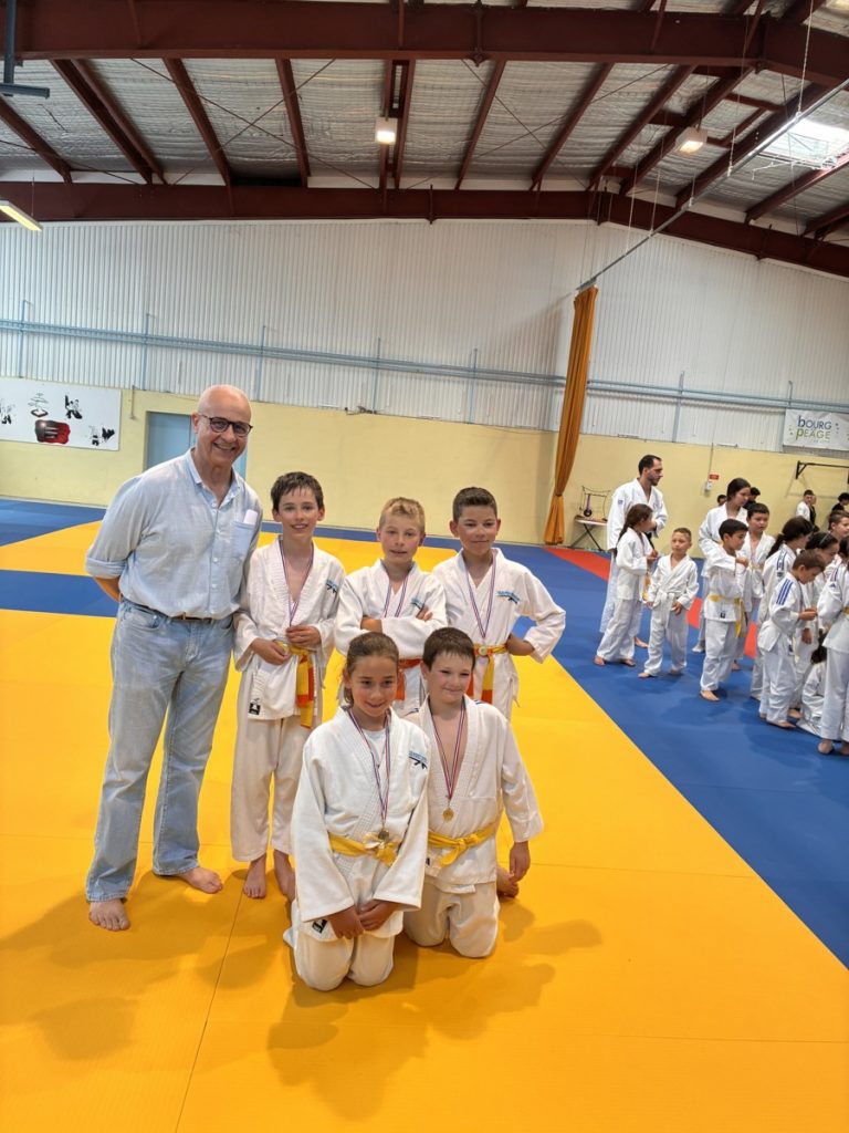 Animation interclubs à Bourg-de-Péage : une rencontre sportive entre équipes locales.