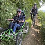 Un paraplégique parcourt 120 km en fauteuil électrique sur les chemins du Morvan