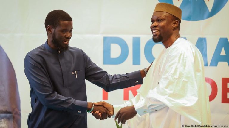 Sénégal nomme un économiste Premier ministre après le limogeage de Sonko