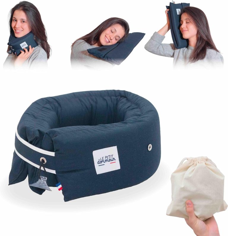 Coussin de voyage ergonomique fabriqué en France, compact et lavable en machine, couleur bleu nuit.