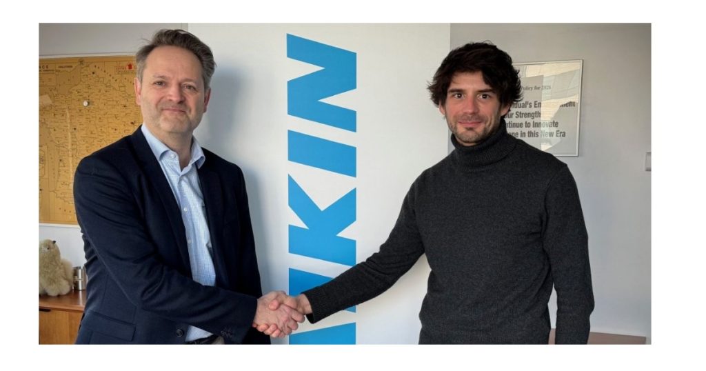 Hello Watt et Daikin développent un système de chauffage intelligent rémunérateur en France.