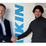Hello Watt et Daikin développent un système de chauffage intelligent rémunérateur en France.