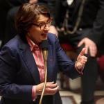 Loi d’urgence agricole : nouvelles mesures sur les poulaillers et l’usage des pesticides en France.